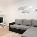 Andela 3* سكرادين