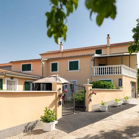 Apartments Andela Guest house Skradin