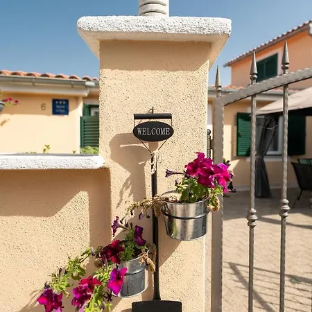 Apartments Andela 3*
