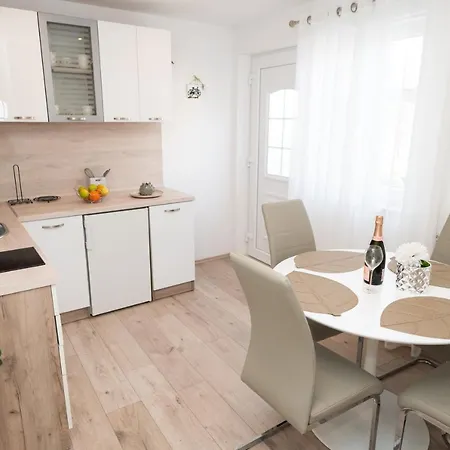 Apartments Andela 3* Skradin