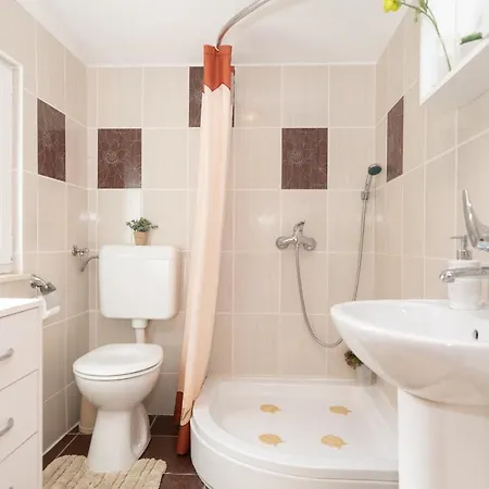 Andela 3* סקארדין