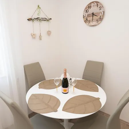 Andela 3* סקארדין