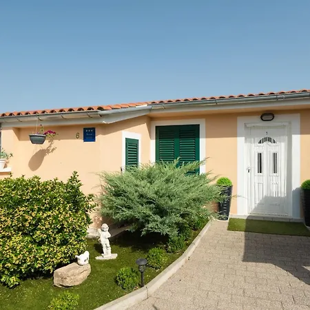Guest house Apartments Andela 3*