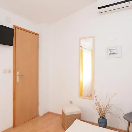 Guest house Apartments Andela Skradin