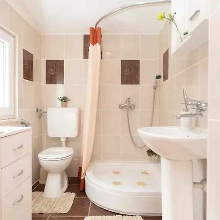 Guest house Apartments Andela 3*