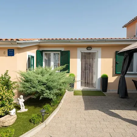 Guest house Apartments Andela Skradin
