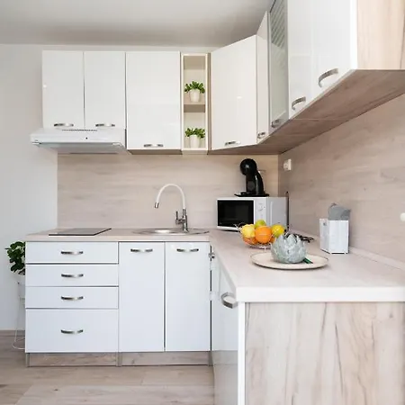 Apartments Andela 3*