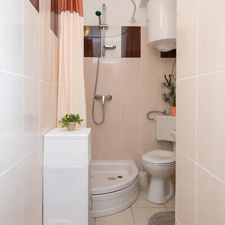 Andela 3* סקארדין