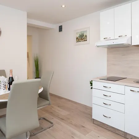 Guest house Apartments Andela 3*