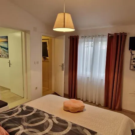 Guest house Apartments Andela 3*