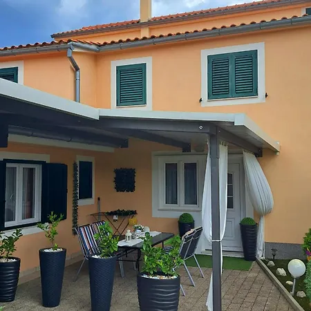 Guest house Apartments Andela 3*
