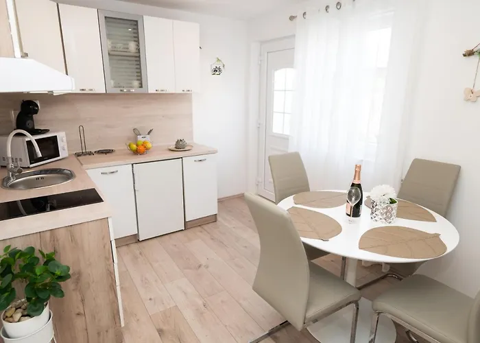 Apartments Andela 3* Skradin