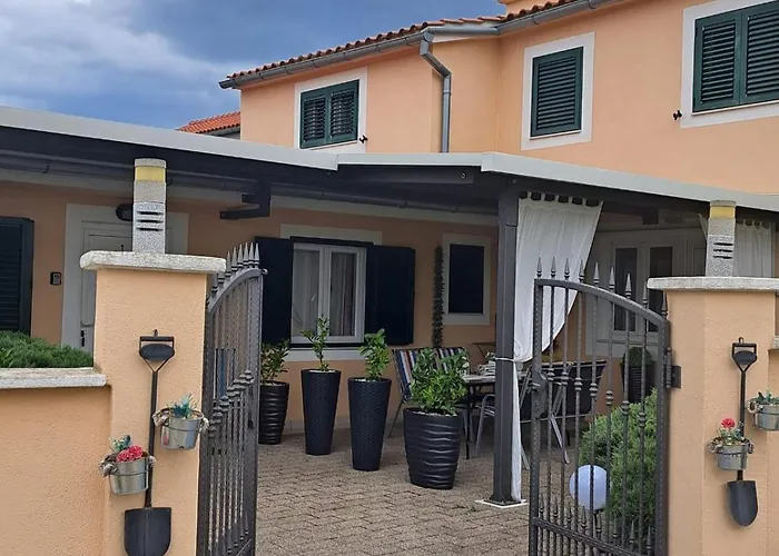 Apartments Andela 3*